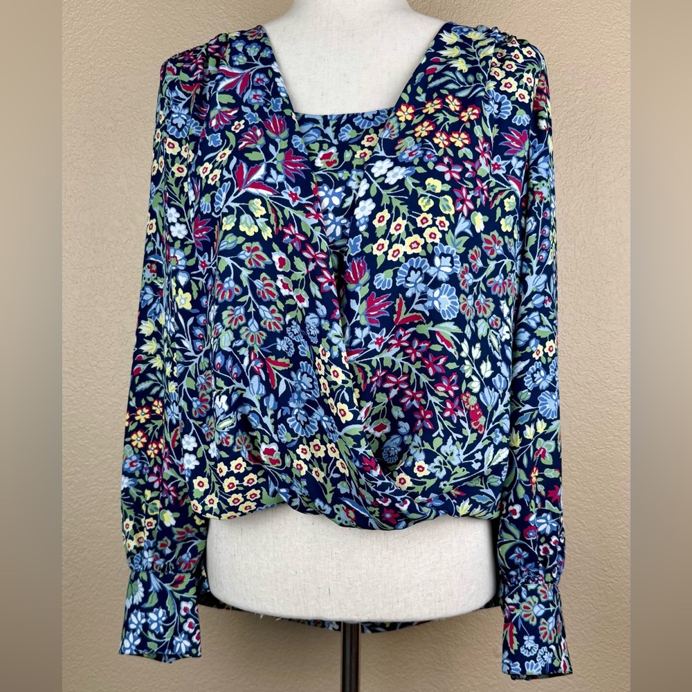 BCBGMaxAzria Women’s Long Sleeve Blouse. Size- S